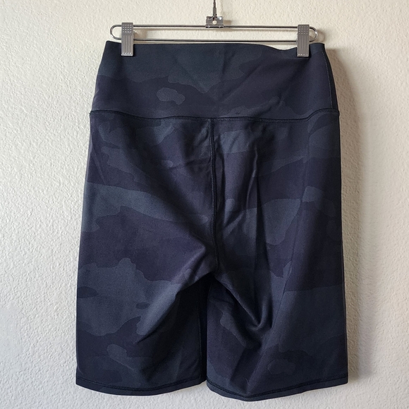 ALO Yoga Camo Athletic Shorts - Green - Picture 4 of 5